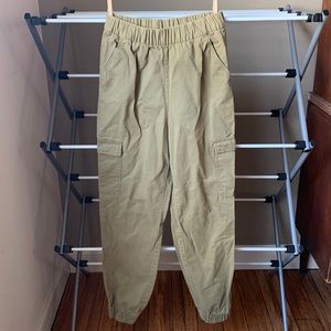 Army green Cargo pants. Size 2. Divided H&M.